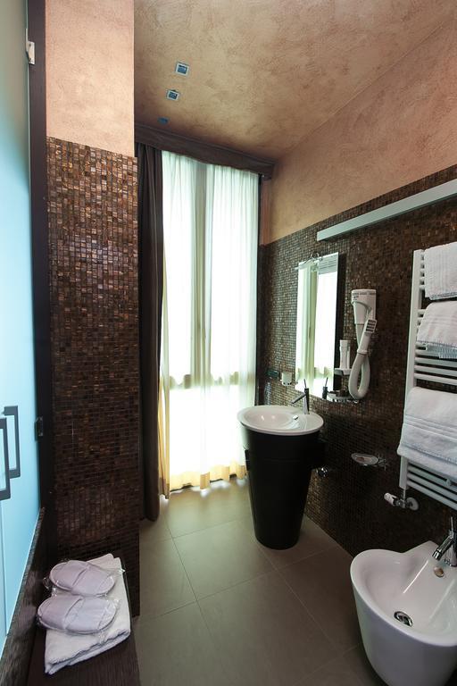 ホテル オーロラ シルミオーネ 部屋 写真